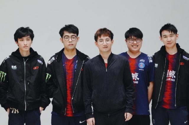 其中的代表 其中的代表